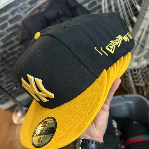 New Era Black and Yellow Cap fitted - Picture 2 of 4